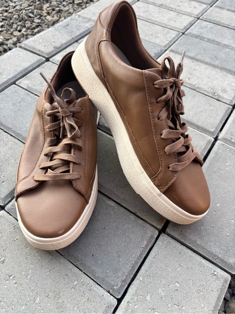 Kizik Vegas Chestnut Leather Sneakers Men's 9.5 Wide / Women's 11 Wide EE